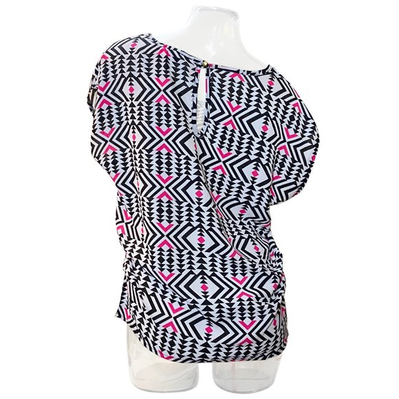 NWT Light Geometric Triangles White Sleeveless Top - Women's Size M - Ali & Kris - Picture 2 of 3